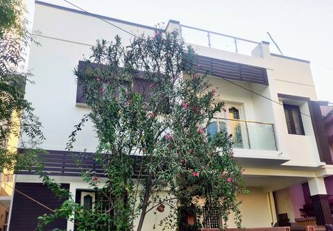 Srusrikar/1BHK@Manapakam/DLF L&TPorur/Miot/Couples