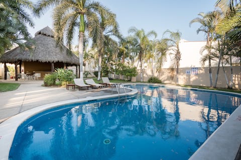 Beautiful house with a pool, with private beach access