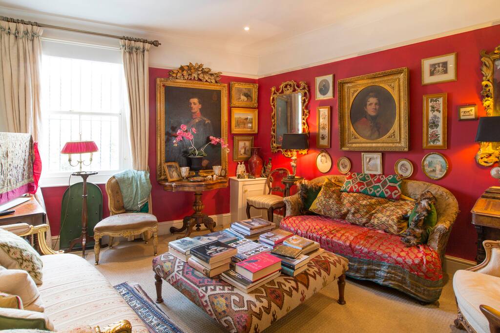 The sitting room, pictures, books galore!
