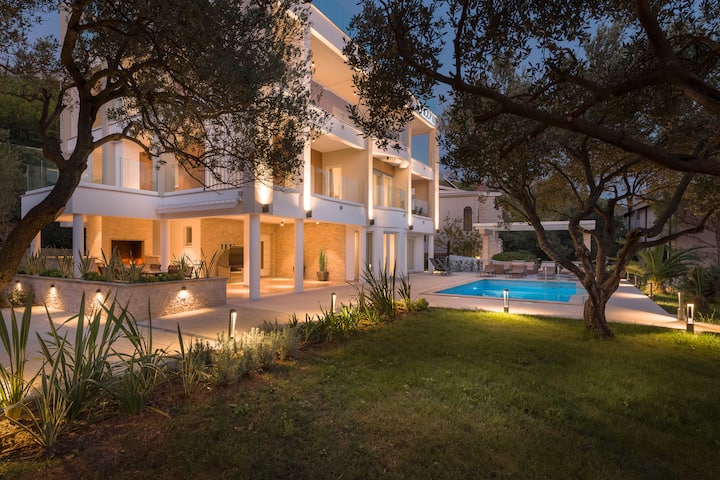 Three Bedroom Apartment With A Swimming Pool Promajna, Makarska (A-19144-a) - Baška Voda