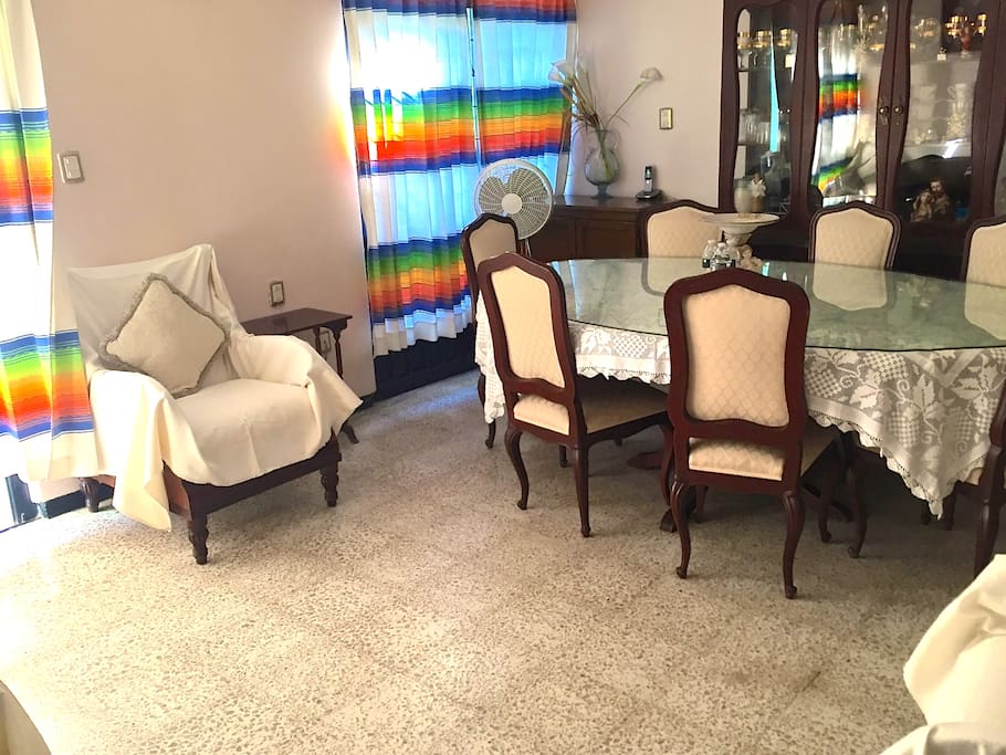 Sala de estar y comedor / Living and dining room.