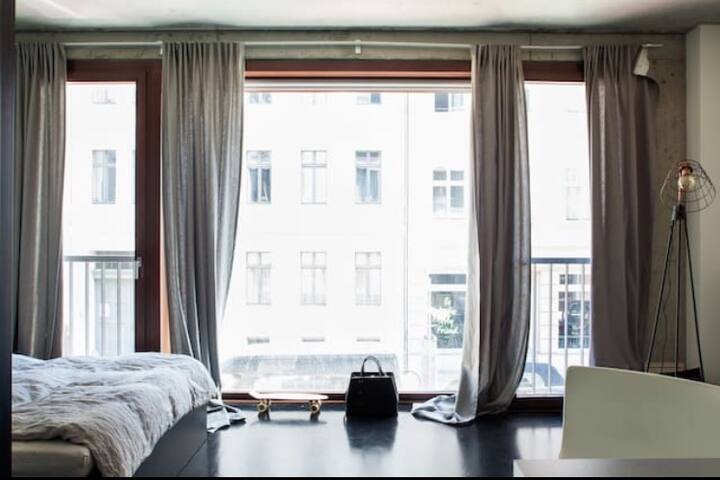 Cool Loft with Pool in Berlin Mitte