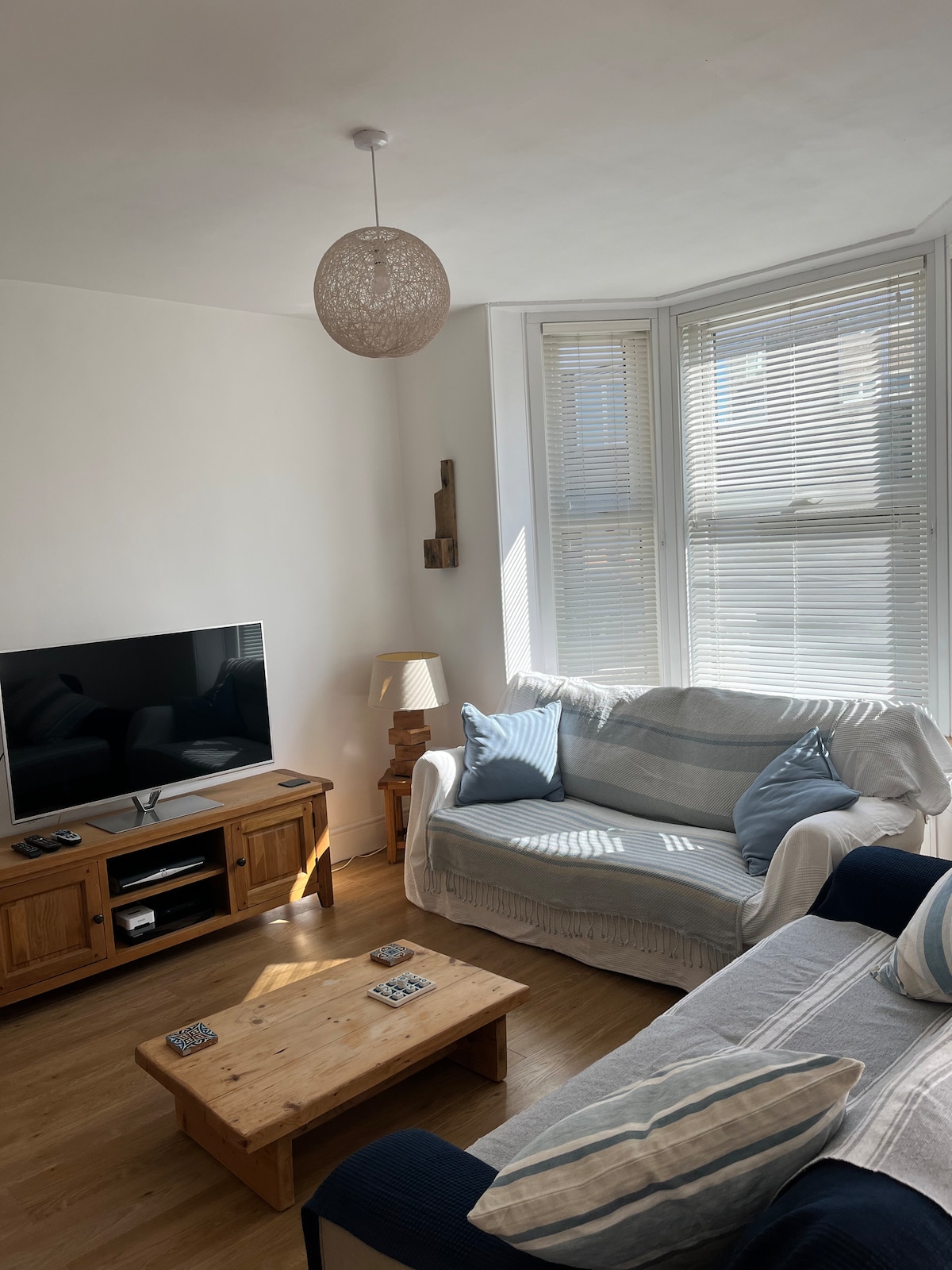 Popular Airbnb listing: Beautiful Spacious Victorian Town House in Cowes in Cowes