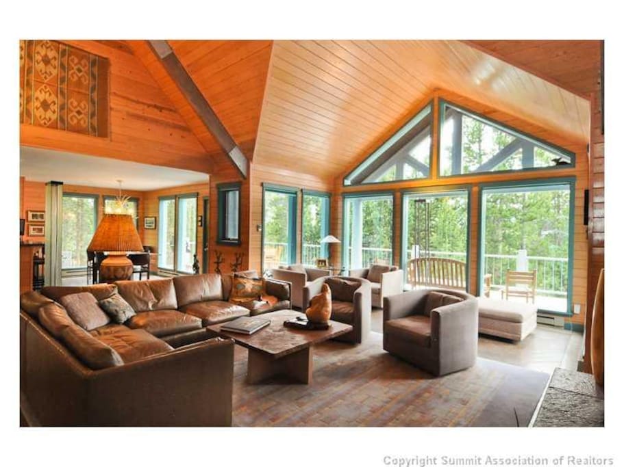 Forget Me Not Lane`s great room with vaulted ceilings and gorgeous mountain views.