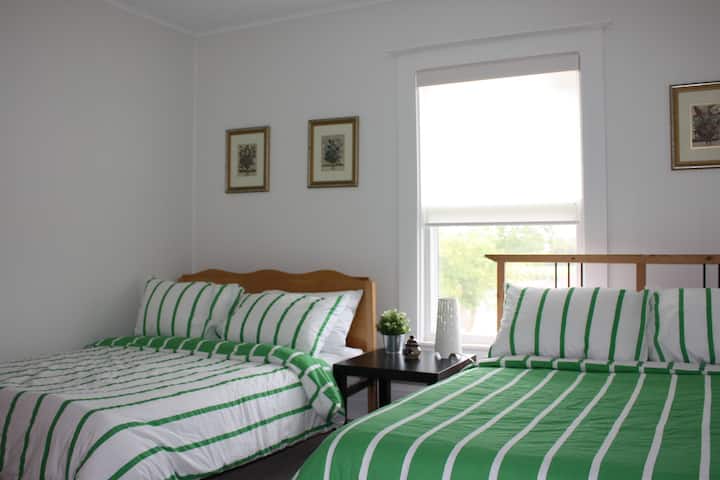 חדר שינה 2 -2 מיטות זוגיות