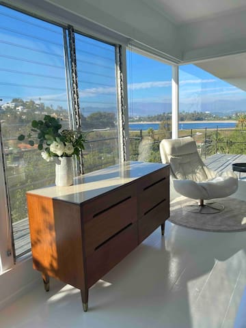 Epic Silver Lake Modern