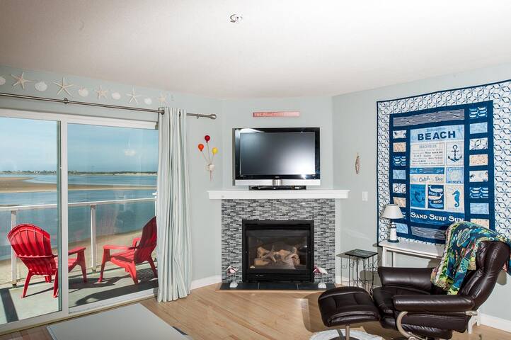 Pet Friendly 2 Bedroom Condo W Bayfront Views In Lincoln