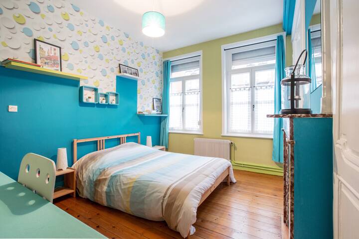 Pretty room in bourgeois house + private bathroom