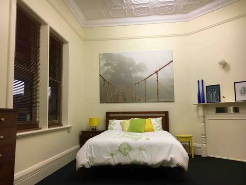 Belmont - 11 bedrooms, very central, sleeps 23