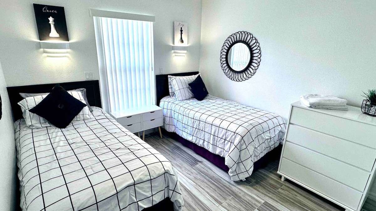 Twin beds allow siblings or friends to relax comfortably while chatting the night away. For your convenience, a twin inflatable mattress can be found in the closet to accommodate all of your guests.