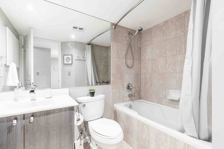 Location & Style 2 BDRM~Gym/Parking/Cable TV gallery image 3