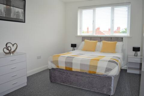 Hillcrest - 2 Bedroom Apt with parking - Blackpool