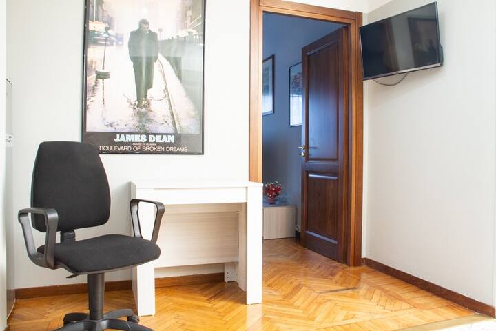 5 bedrooms – Very Large Apartment near center gallery image 3