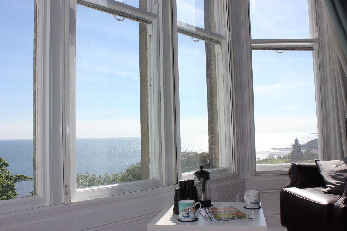 Successful Airbnb property: Fantastic Sea Views, Right on the Esplanade in Eastfield