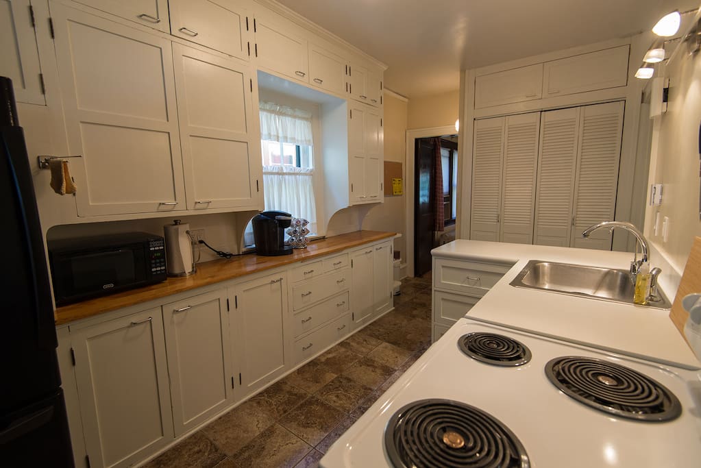 The fully-equipped kitchen: "The house was super clean, quiet, and had great amenities (kitchen with everything we needed, including lots of available coffee pods)." Bonnie, *****