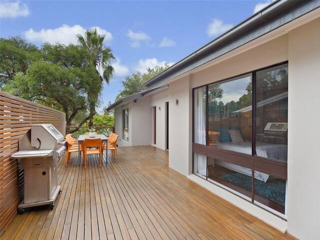 Retreat By The Lake & Beach. gallery image 3