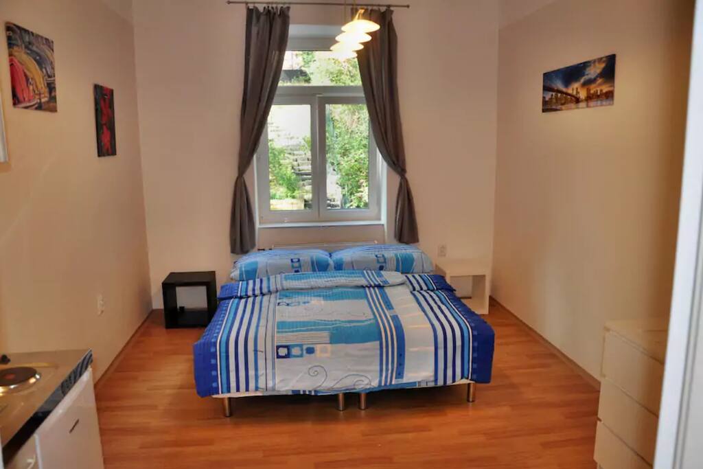 Two single beds can be set together or separated.