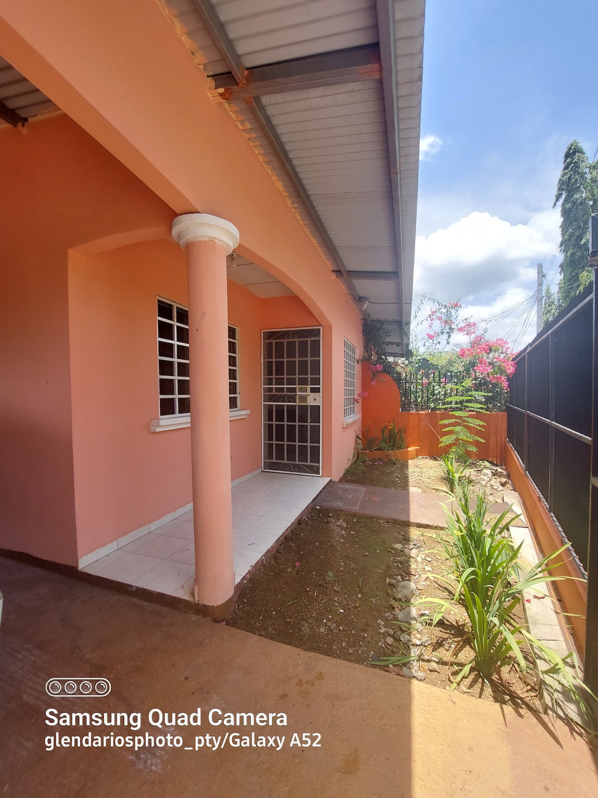 Shared exterior image 3 at Habitación #3 Limón in David