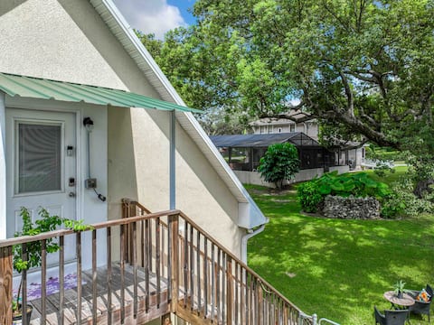 Successful Airbnb property: LA Loft, Upstairs private studio in Lake Alfred
