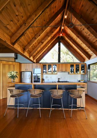 The Tree House, Eagle Bay gallery image 2