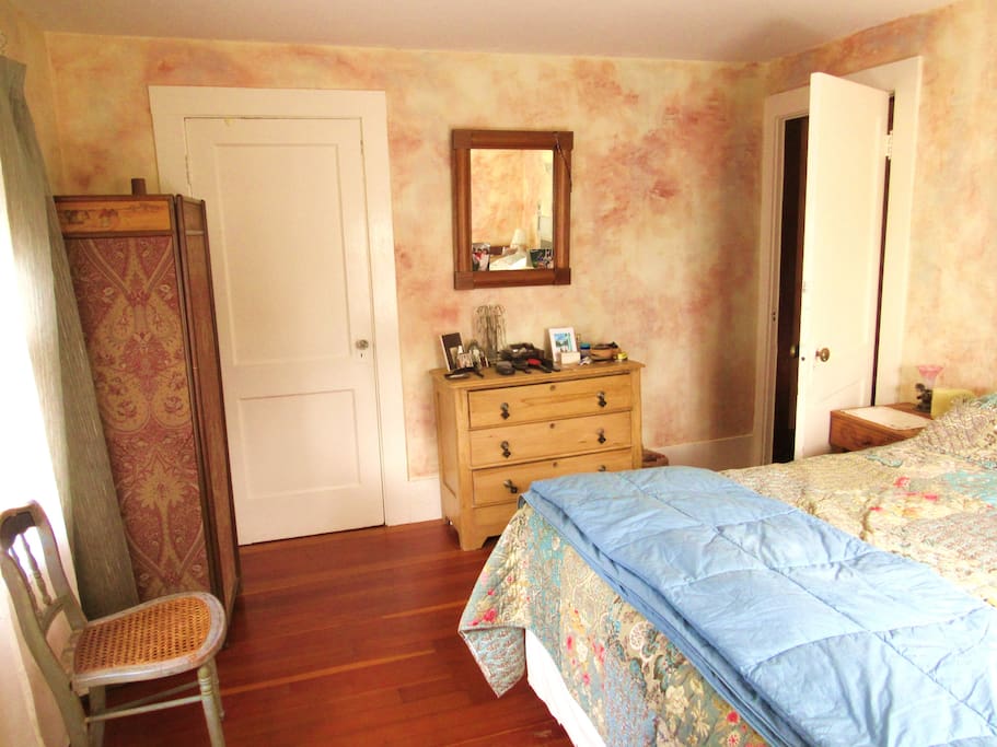 Master bedroom, w/view towards entrance door