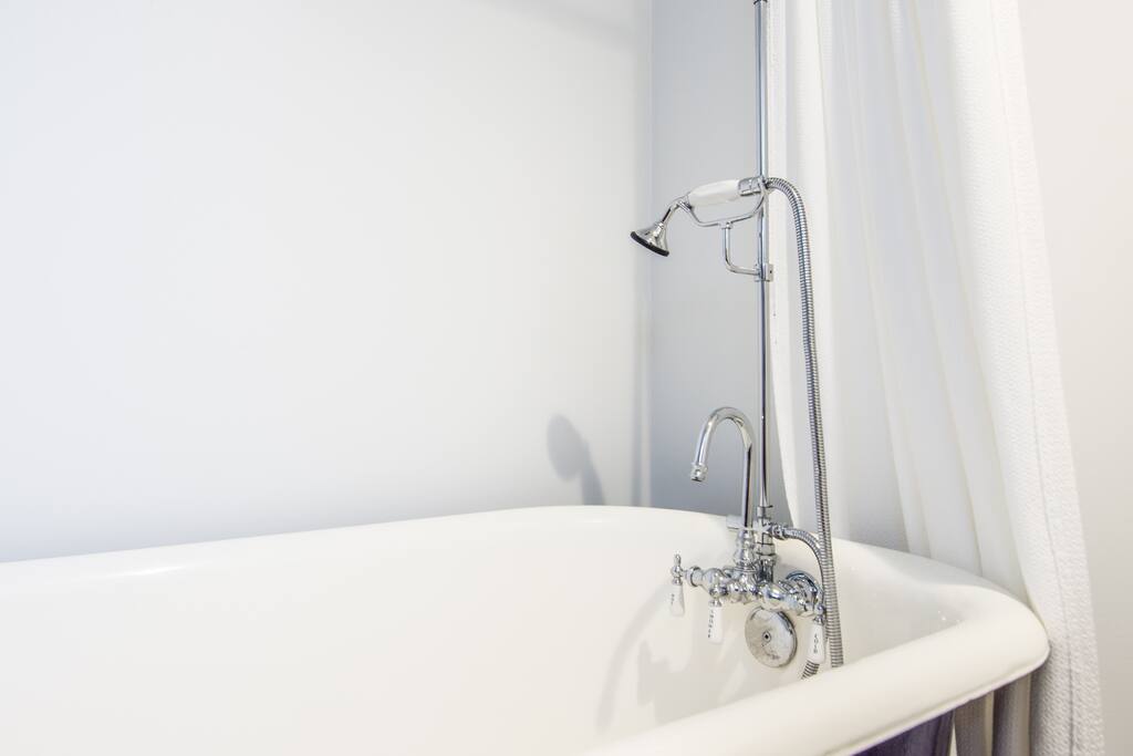 Soaking tub.