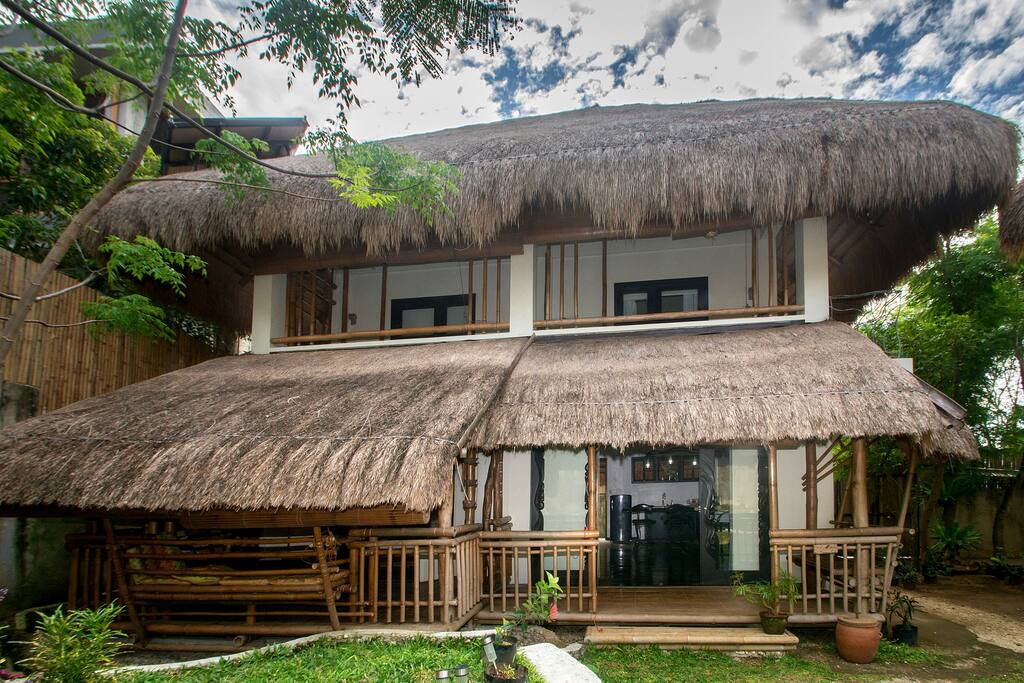 It has a shared entrance gate at the back, private terrace in front with view on the garden.