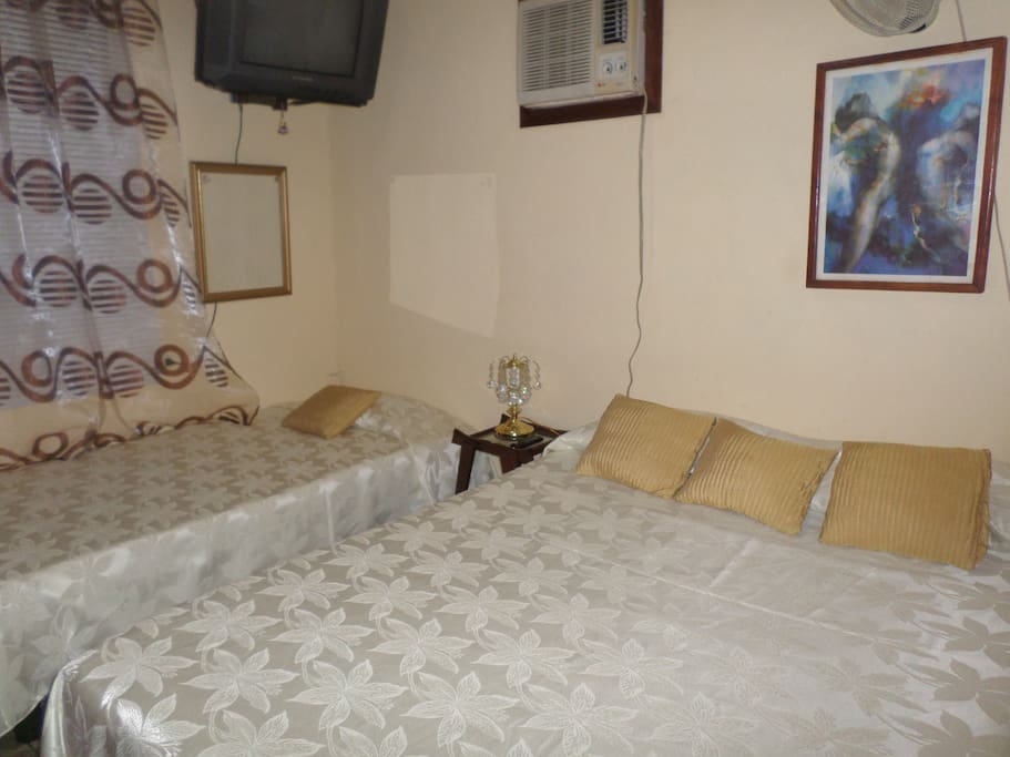 Cama matrimonial y personal
