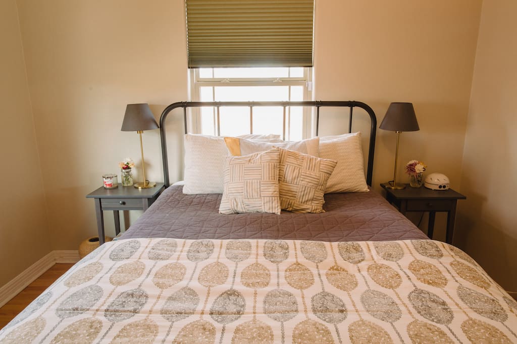The Guest Bedroom - Queen Bed
