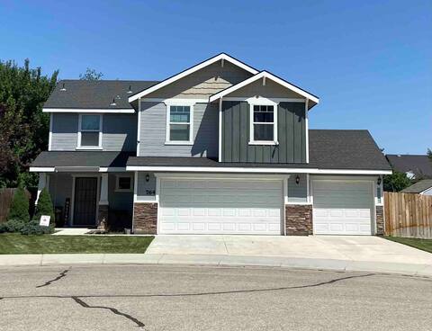 Quiet home w/loft; Hot Tub, Fire Pit