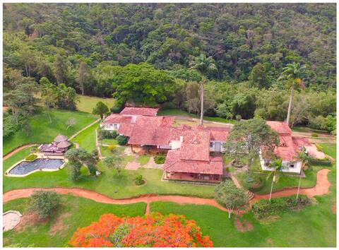 Spacious house on a beautiful farm with lots of greenery