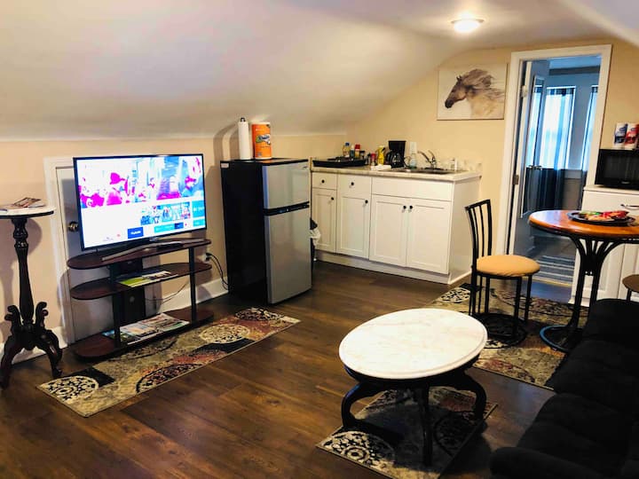 COZY SUITE!!! UK Campus/Downtown/Rupp/Kroger Field