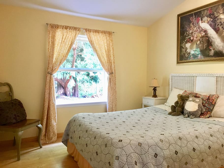 The cheery guest room