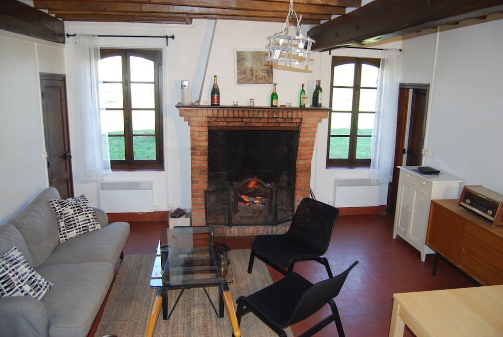 Salon avec cheminée - Living room with fireplace