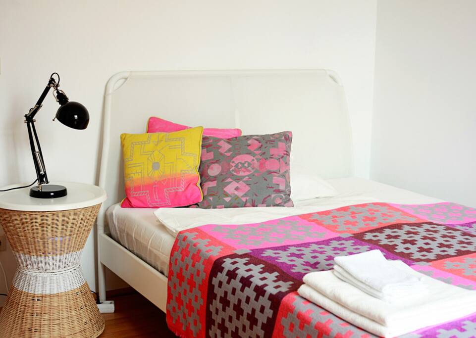 The bed is 140cm wide: DUKEN by Ikea. Nightstand SANDHAUG by Ikea and throw by HAY.
