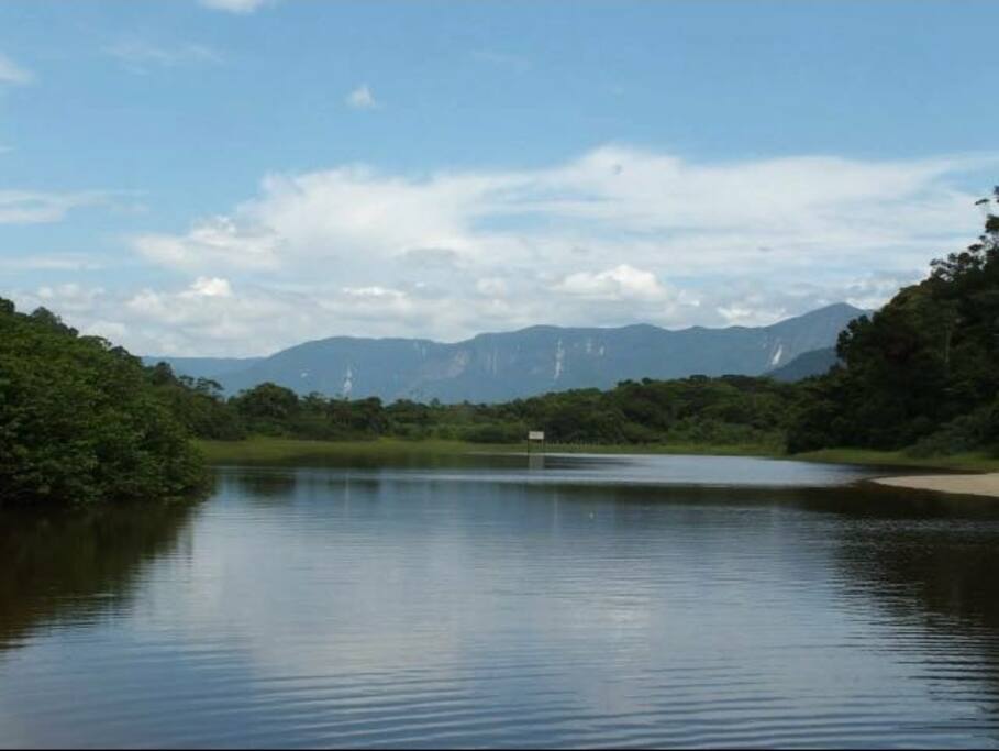 Lago de água doce proximo à casa.