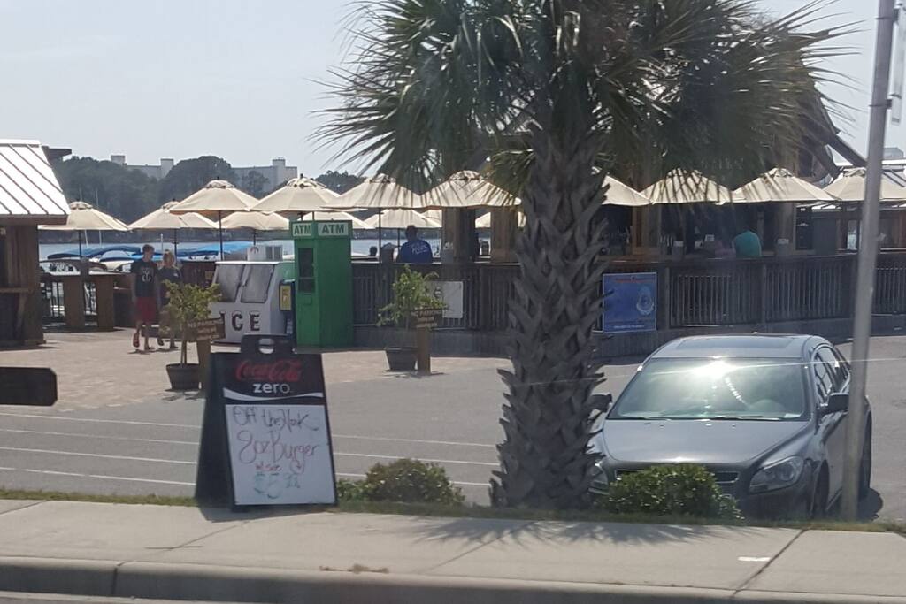 Pontoons Food n Drinks!