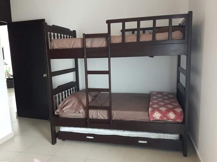 Krevat dopio me 3 krevate, dhoma e dytë e gjumit 