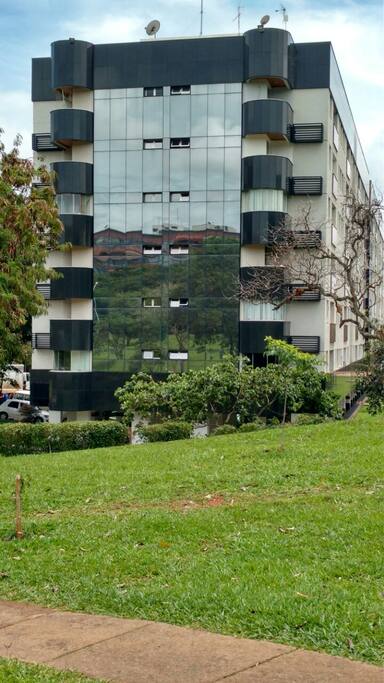 Super Quadra Norte,
exclusiva residencial com comércio variado pelos 4 lados de saída do residencial