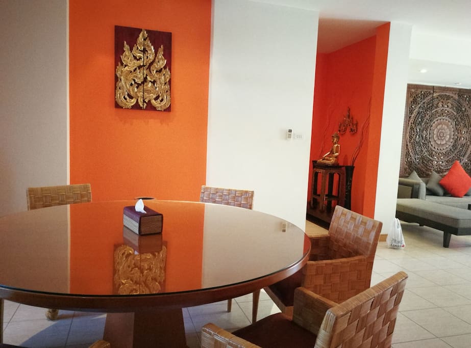 Fully equipped kitchen with dining table for 6 next to living area