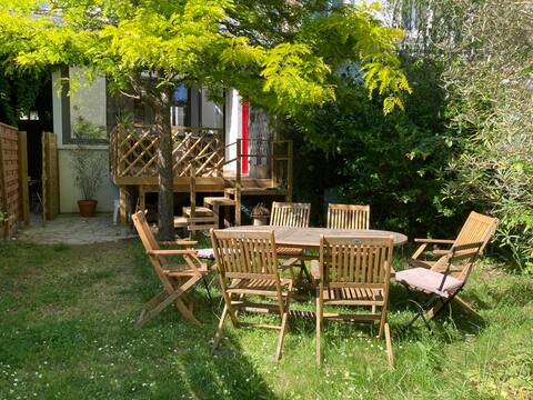 Large bright house with terrace and garden