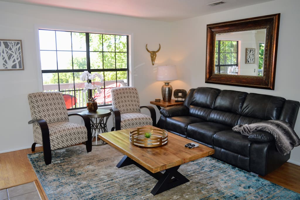Living Room (middle floor)