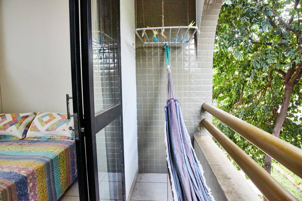 Quarto casal, cama box, rede descanso, varanda