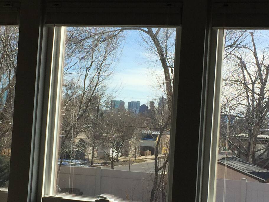 Close proximity to downtown Denver