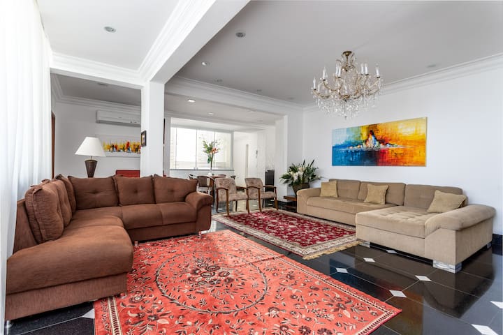 Cinco qtos na Praia de Copacabana