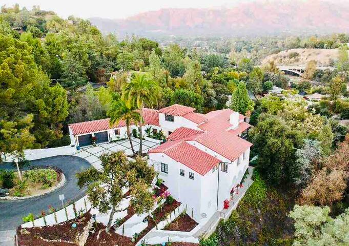 Historic Spanish Retreat – Rose Bowl! gallery image 2