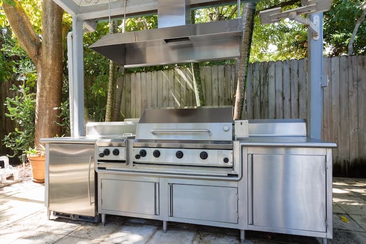 "Casa Mia's" World Cup Fifa Pool & Bbq Bungalow - Coral Gables, FL