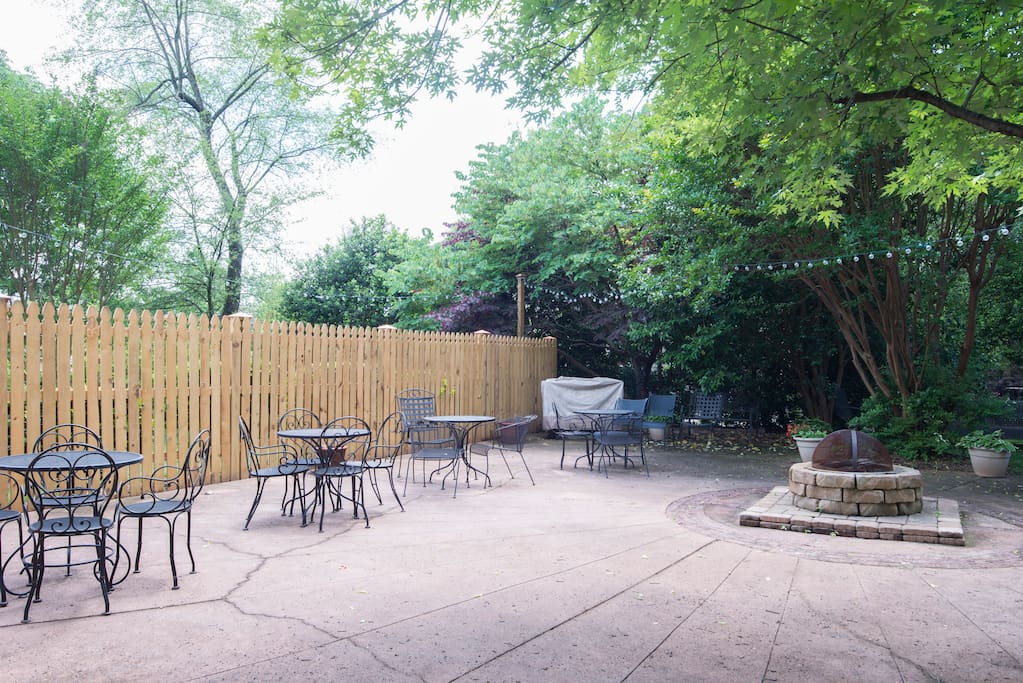 Garden/patio area accessible to guests