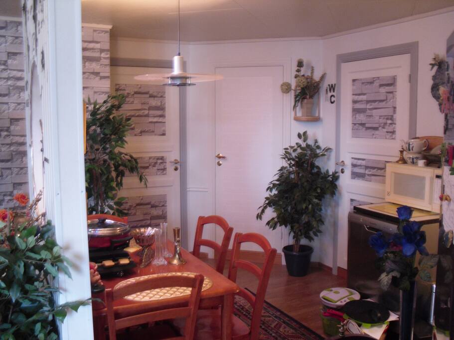 Kichen - w/ Tabel for 4-persons.... In liveingroom, Big Dinner Tabel for 6-8 Persons, too
