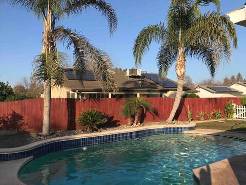 Cheerful 4 bedroom 2 bathroom home with pool